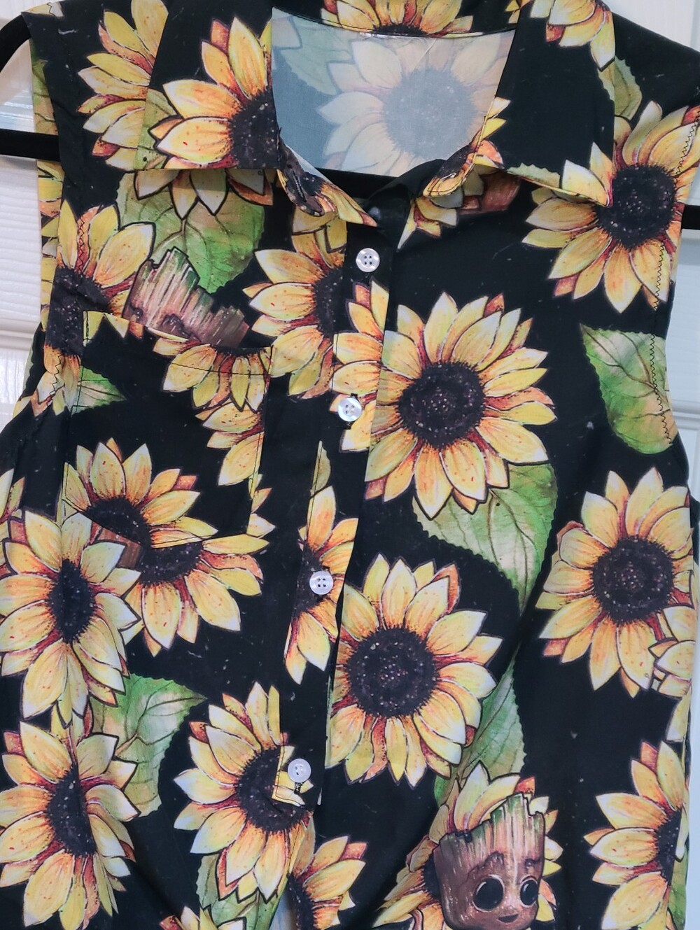 No Boundaries Marvel Groot Sunflower Sleeveless Tie Front Crop Top Size S M